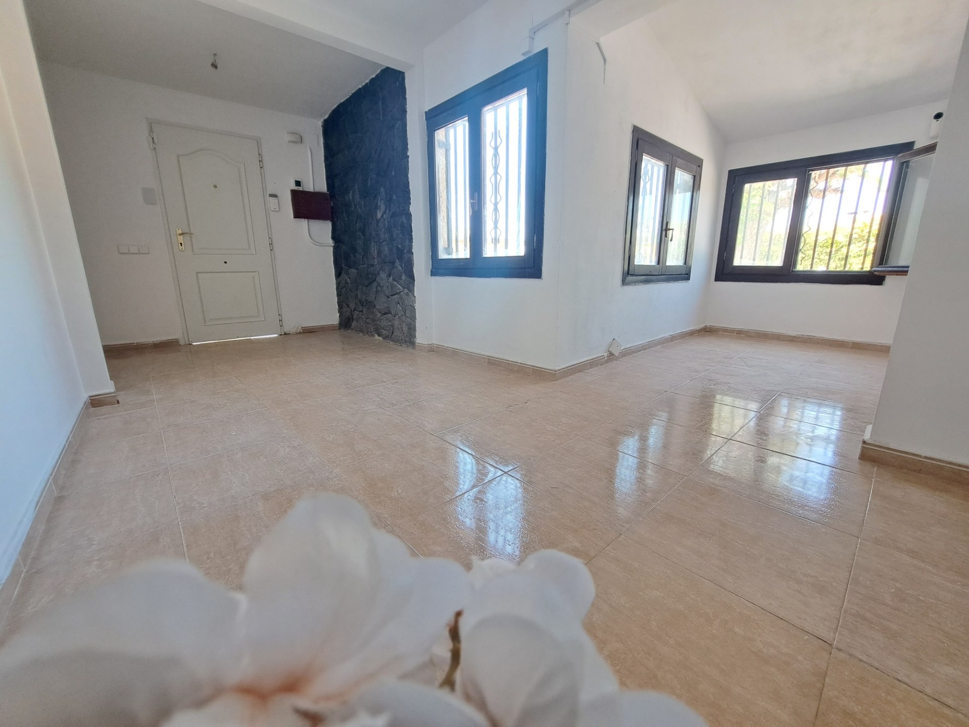 ¡Conjunto de 2 casas en venta en Rubí. Ideal para 2 familias! ¡Conjunto de 2 casas en venta en Rubí. Ideal para 2 familias!