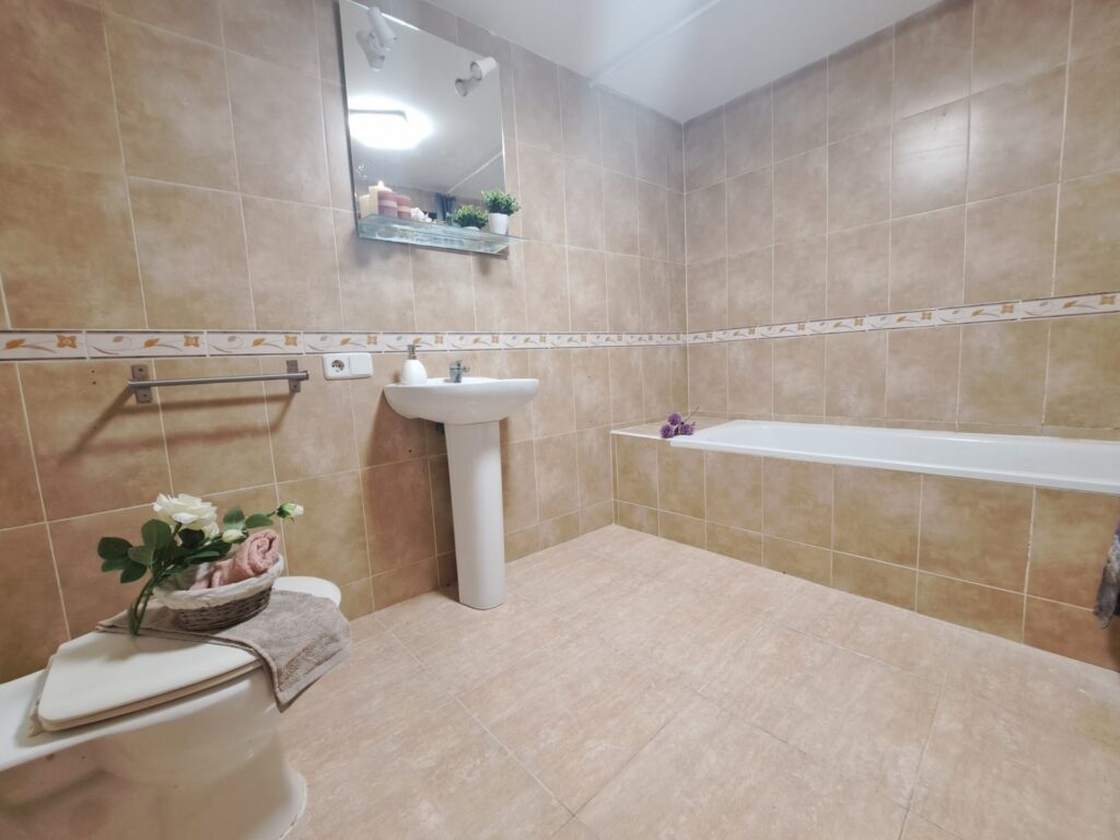 ¡Conjunto de 2 casas en venta en Rubí. Ideal para 2 familias!