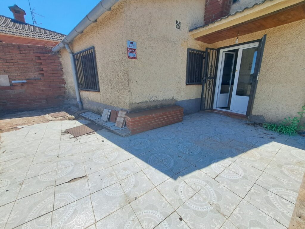 ¡Conjunto de 2 casas en venta en Rubí. Ideal para 2 familias!