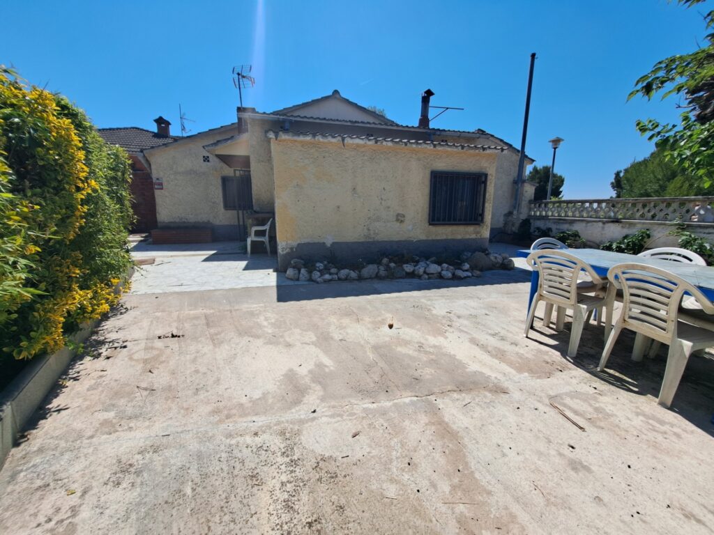 ¡Conjunto de 2 casas en venta en Rubí. Ideal para 2 familias!
