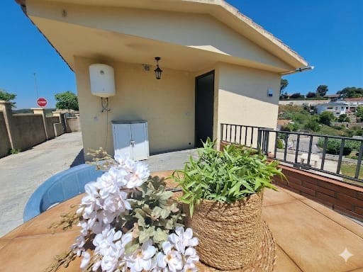 ¡Conjunto de 2 casas en venta en Rubí. Ideal para 2 familias!