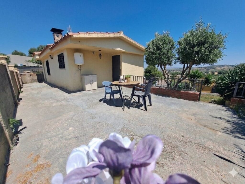 ¡Conjunto de 2 casas en venta en Rubí. Ideal para 2 familias!