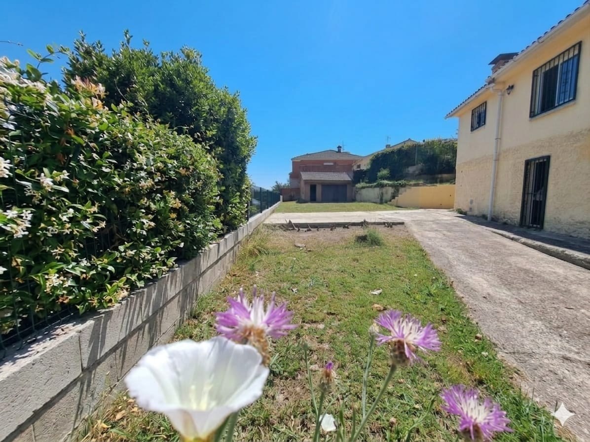 ¡Conjunto de 2 casas en venta en Rubí. Ideal para 2 familias!