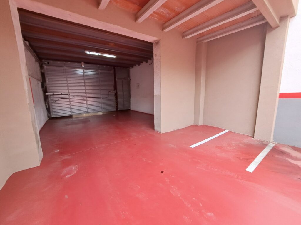 ¡Aparcamiento en venta en Rubí, ideal para tu comodidad y seguridad!