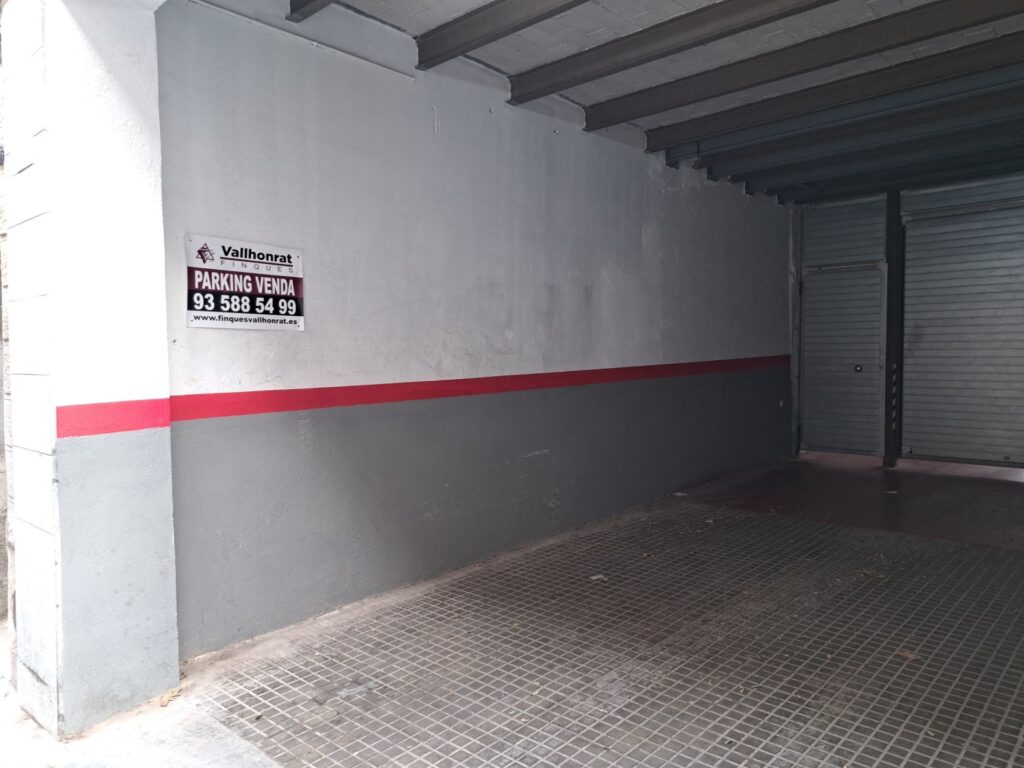 ¡Aparcamiento en venta en Rubí, ideal para tu comodidad y seguridad!