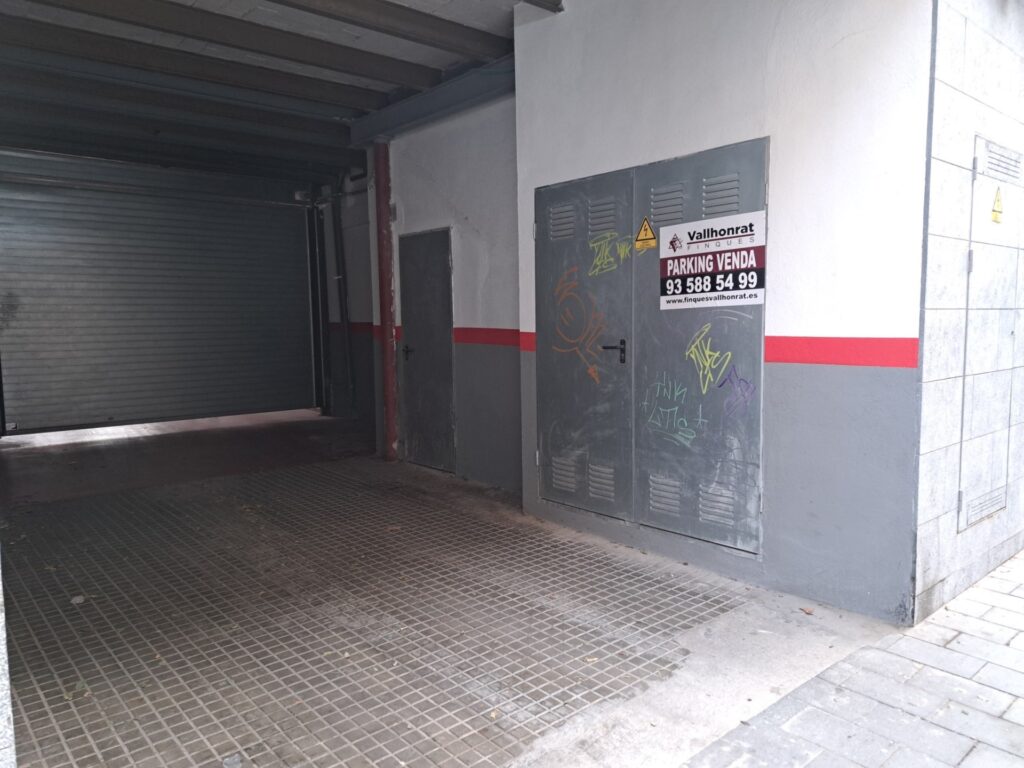 ¡Aparcamiento en venta en Rubí, ideal para tu comodidad y seguridad!