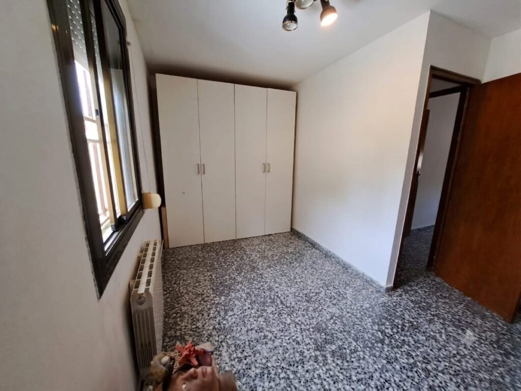 Xalet unifamiliar en venda a Rubí, ampli jardí i 5 habitacions per a la teva comoditat!