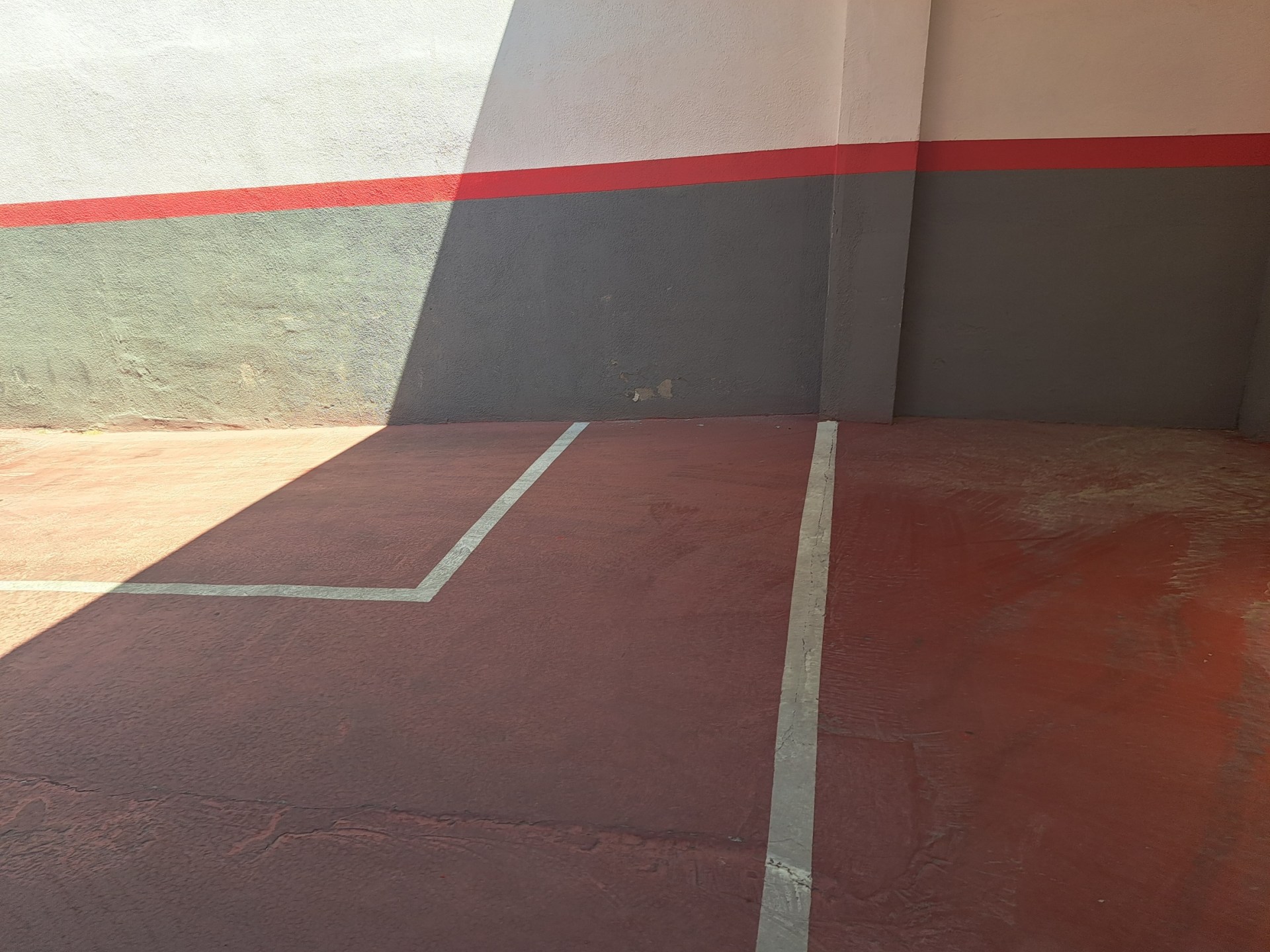 ¡Aparcamiento para moto en venta en Rubí, zona Centro, 2 m2!