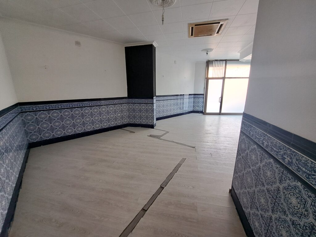 Local diàfan de lloguer a Rubí, 50 m² aprox. ideal per al teu negoci a zona estratègica!