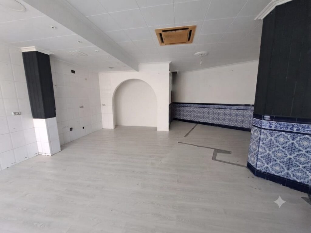 Local diàfan de lloguer a Rubí, 50 m² aprox. ideal per al teu negoci a zona estratègica!
