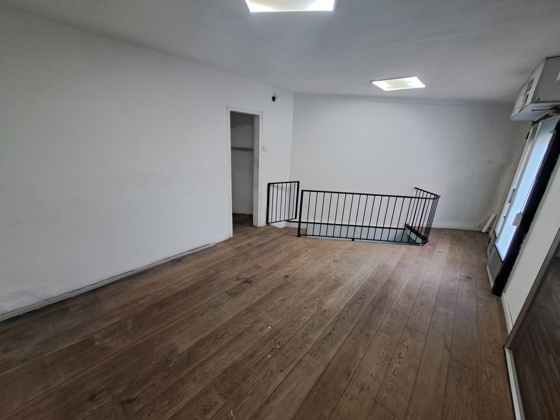 ¡Local en alquiler de 30 m2 en planta en la zona INEM