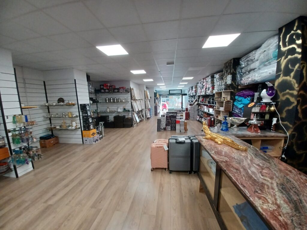 ¡Ampli local en venda a Rubí, ideal per a negoci, 191 m2 i bona ubicació!
