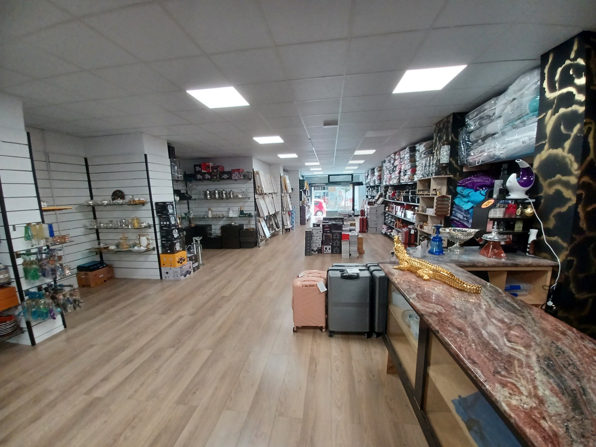 ¡Ampli local en venda a Rubí, ideal per a negoci, 191 m2 i bona ubicació!