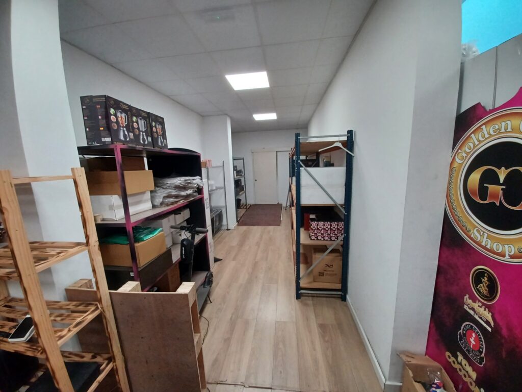 ¡Ampli local en venda a Rubí, ideal per a negoci, 191 m2 i bona ubicació!