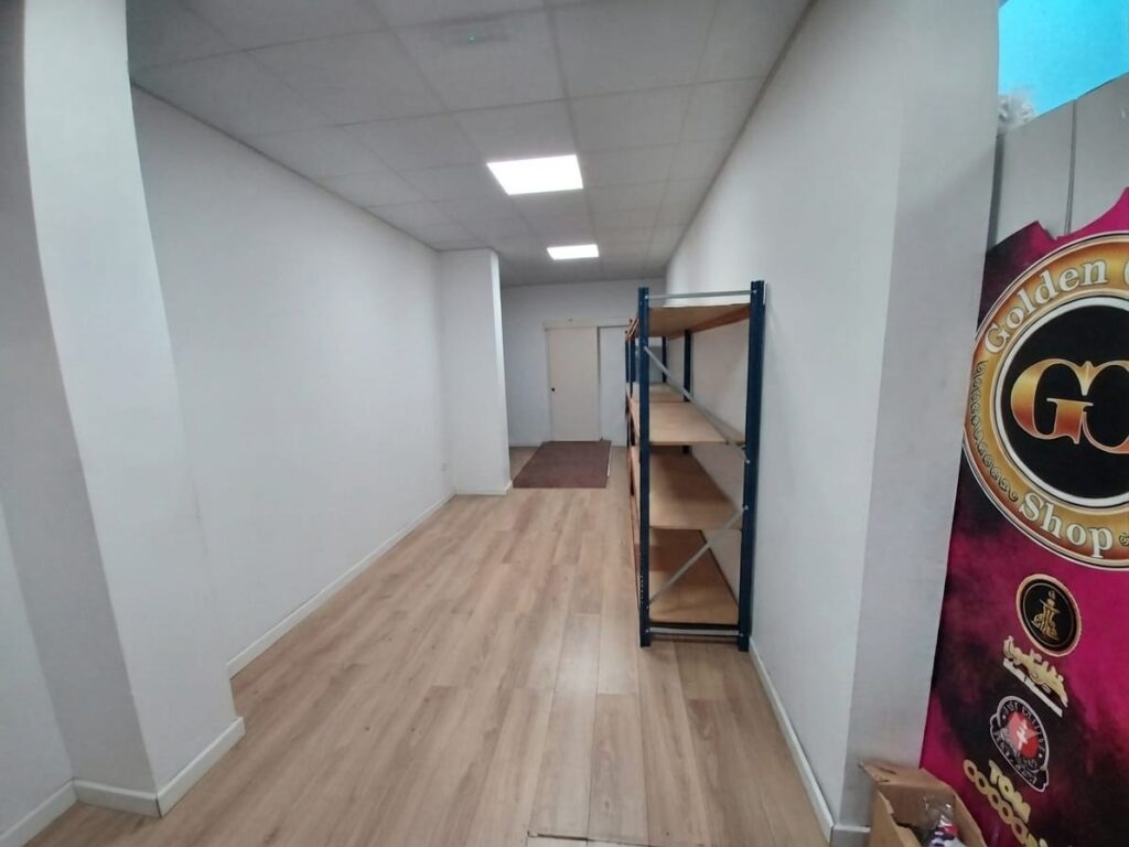 ¡Amplio local cerca del Mercado de 191 m2 todo en planta!