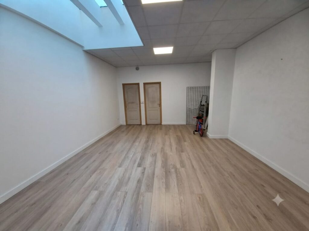 ¡Amplio local cerca del Mercado de 191 m2 todo en planta!
