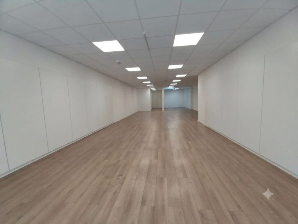 ¡Amplio local cerca del Mercado de 191 m2 todo en planta!