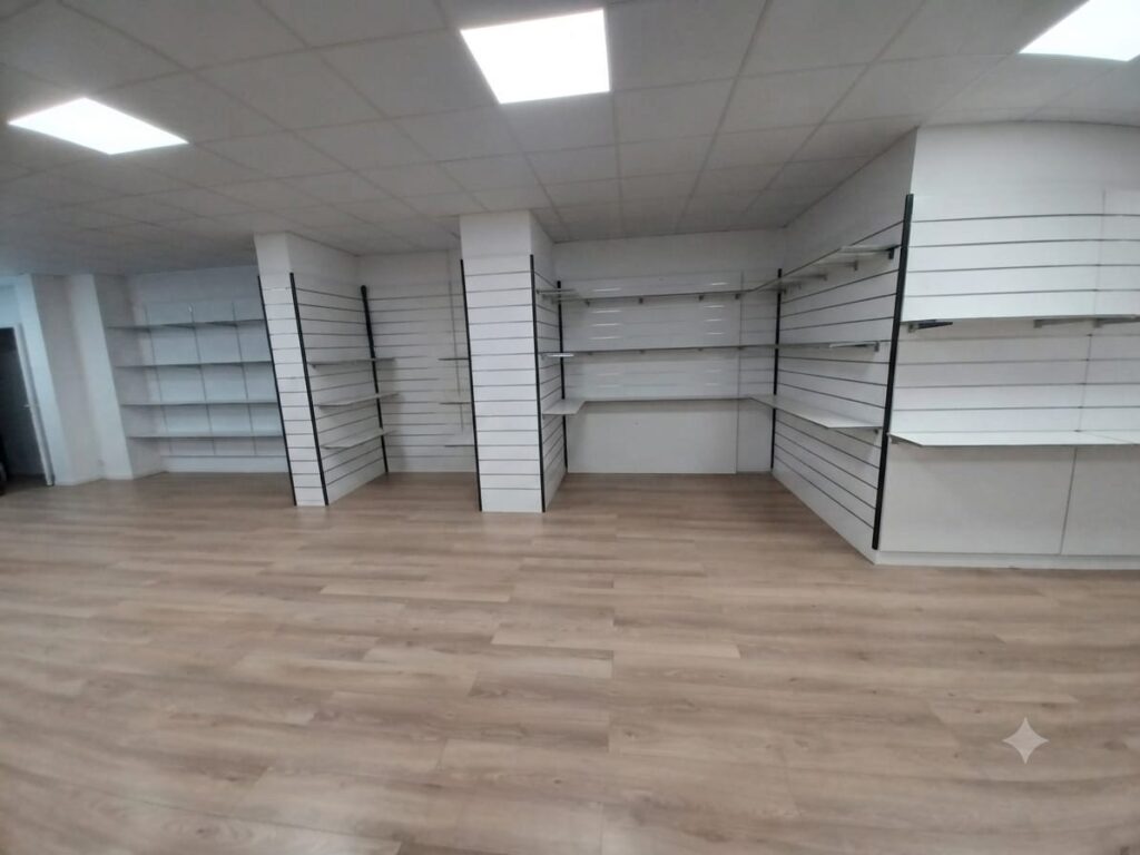 ¡Amplio local cerca del Mercado de 191 m2 todo en planta!