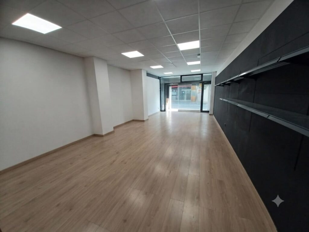 ¡Amplio local cerca del Mercado de 191 m2 todo en planta!