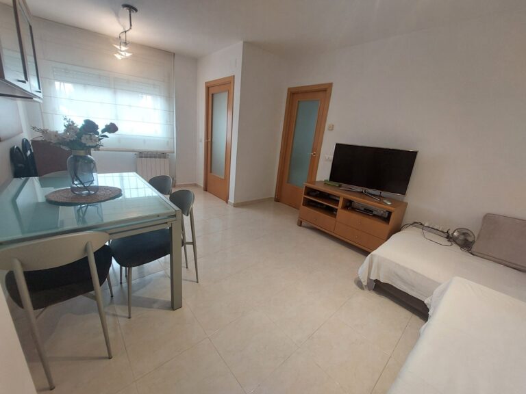 ¡Bajos en Can Oriol de 1 habitación, parking y trastero incluidos!
