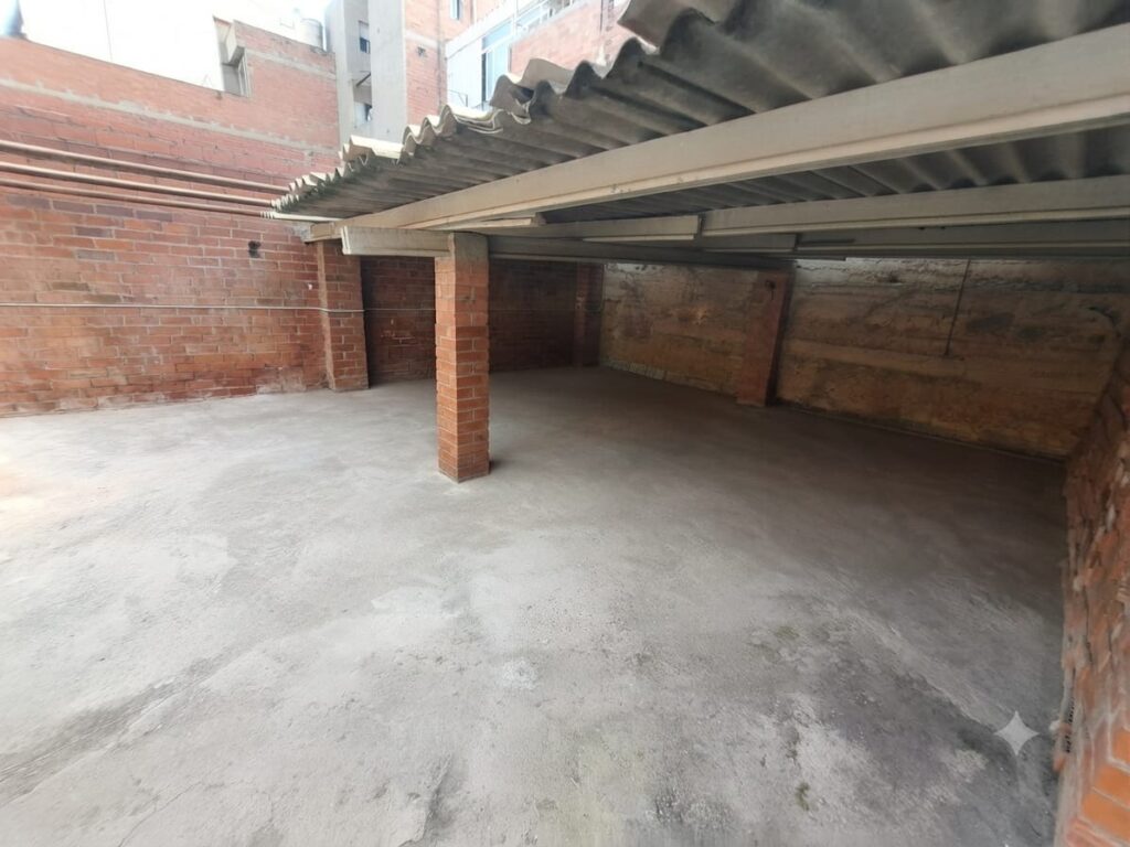 ¡Terreno urbano edificable en venta en Rubí, zona Norte, 80 m2!