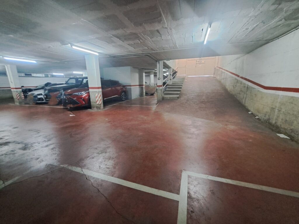 ¡Aparcamiento en venta en Rubí, Zona Av. Estatut