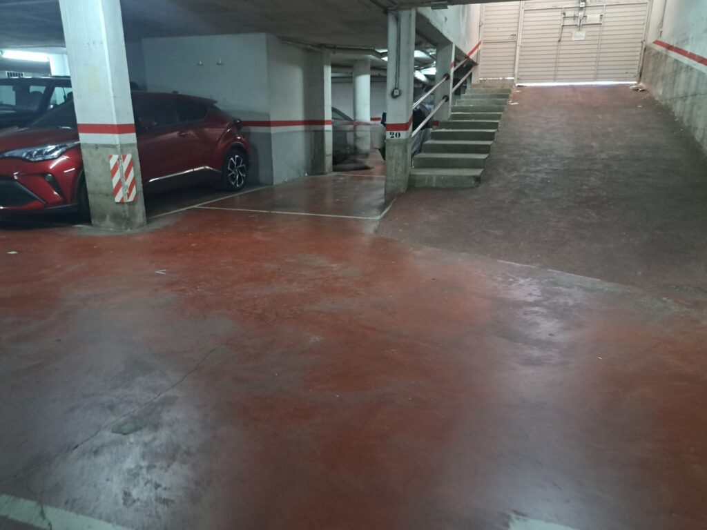 ¡Aparcamiento en venta en Rubí, Zona Av. Estatut