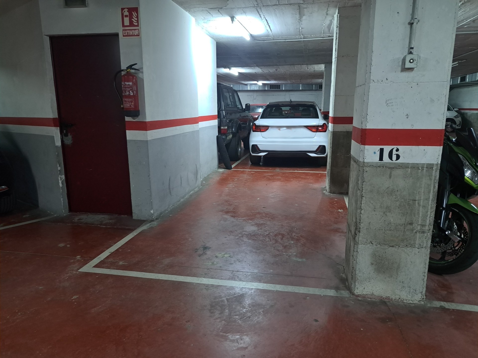 ¡Aparcamiento en venta en Rubí, Zona Av. Estatut