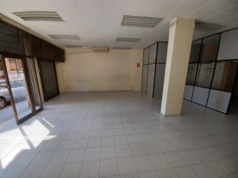 ¡Local de lloguer de 109 m2 a Rubí, ideal per al teu negoci!