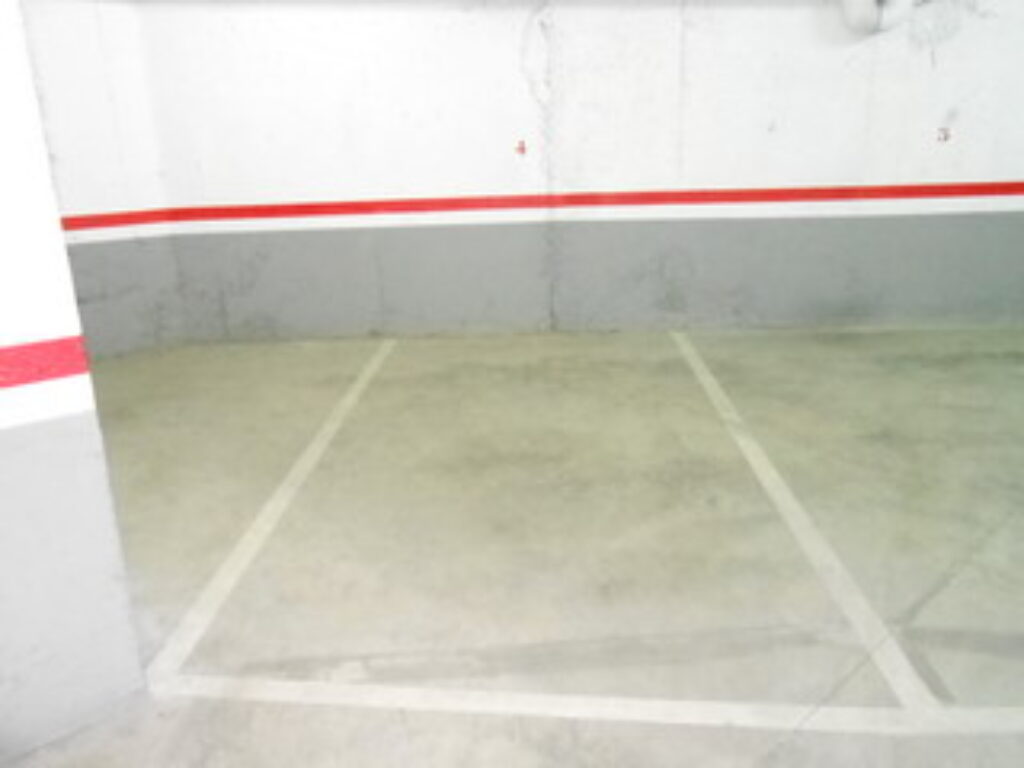 RUBI: Plaça aparcament situada en zona Estatut.