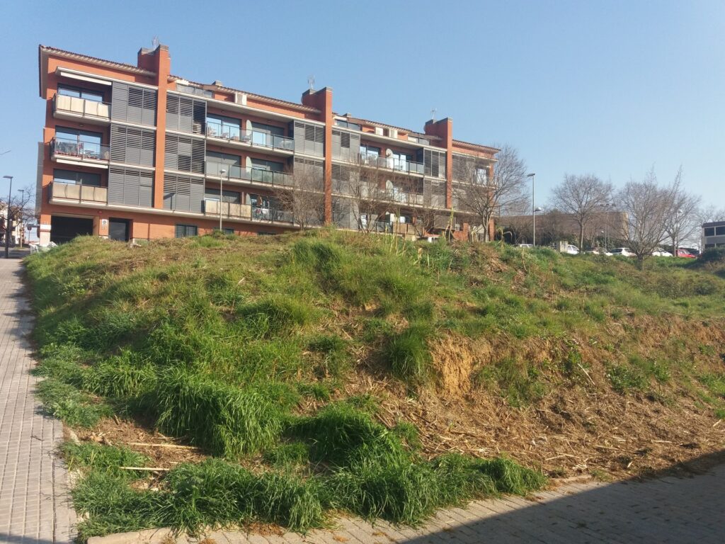 RUBI: Zona Mossos. Solar residencial de 349m2.