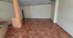¡Oportunidad de alquiler en Rubí! Local comercial disponible en la zona de Centre Cívic Can Fatjó. Con una superficie de 125 m² construidos, este espacio ofrece múltiples posibilidades para tu negocio.