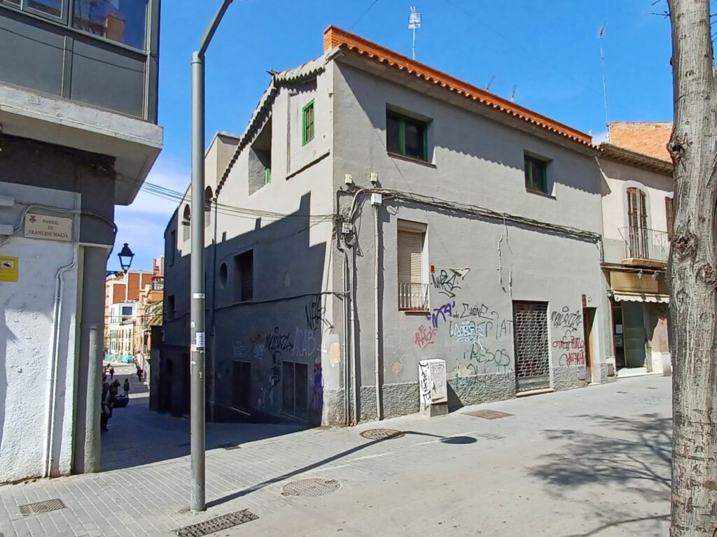 RUBI: Parcela situada en el Centro de Rubí