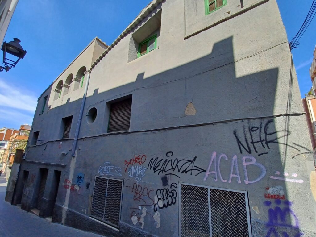 RUBI: Parcela situada en el Centro de Rubí