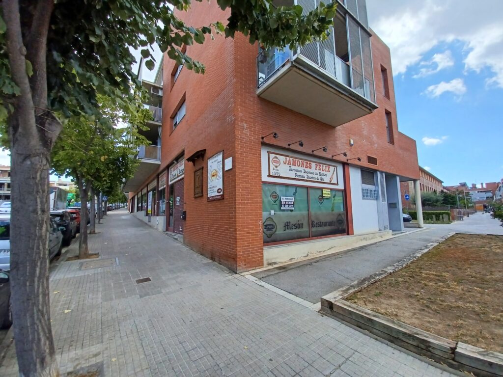 Espectacular local esquinero situado en zona