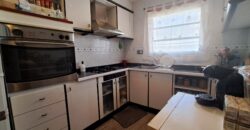 ¡Fantàstica casa adossada en bon estat amb àmplia terrassa!