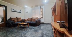 ¡Fantàstica casa adossada en bon estat amb àmplia terrassa!