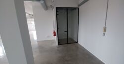 ¡Amplia oficina en alquiler de 167 m2 en Rubí, ideal para tu negocio!