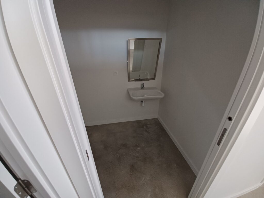 ¡Amplia oficina en alquiler de 167 m2 en Rubí, ideal para tu negocio!