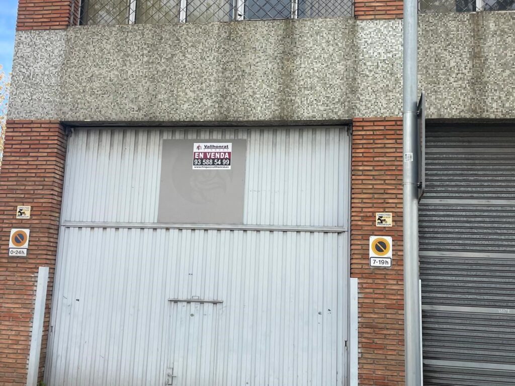 ¡Nau industrial en venda en Bon Pastor, 1.264 m2 i 8 m d´altura!