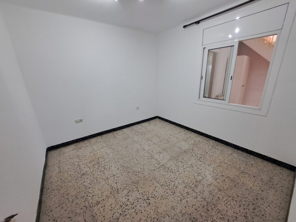 Casa amb terreny a la zona dels Mossos