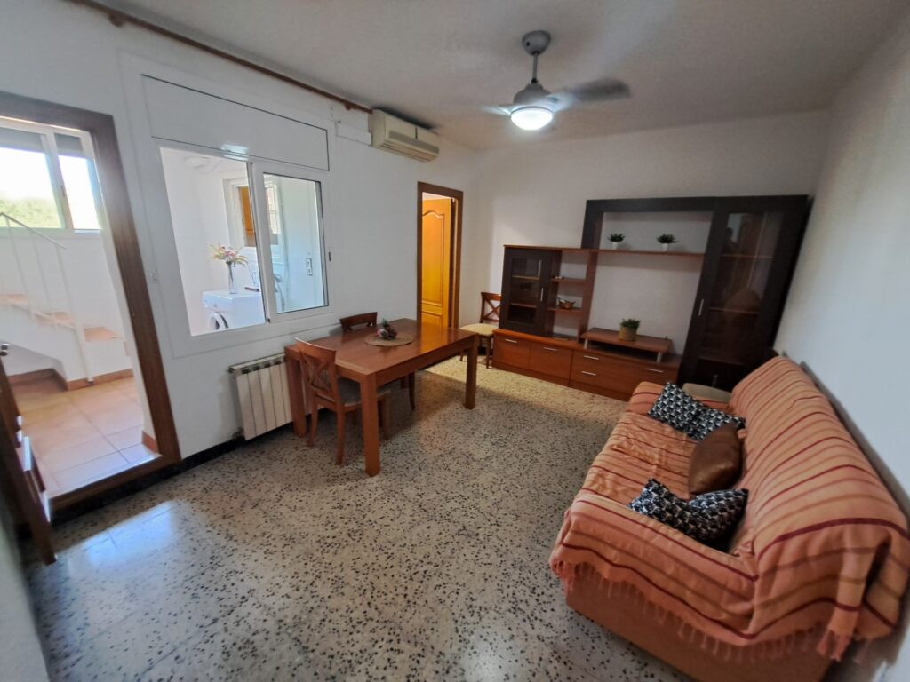 Casa amb terreny a la zona dels Mossos