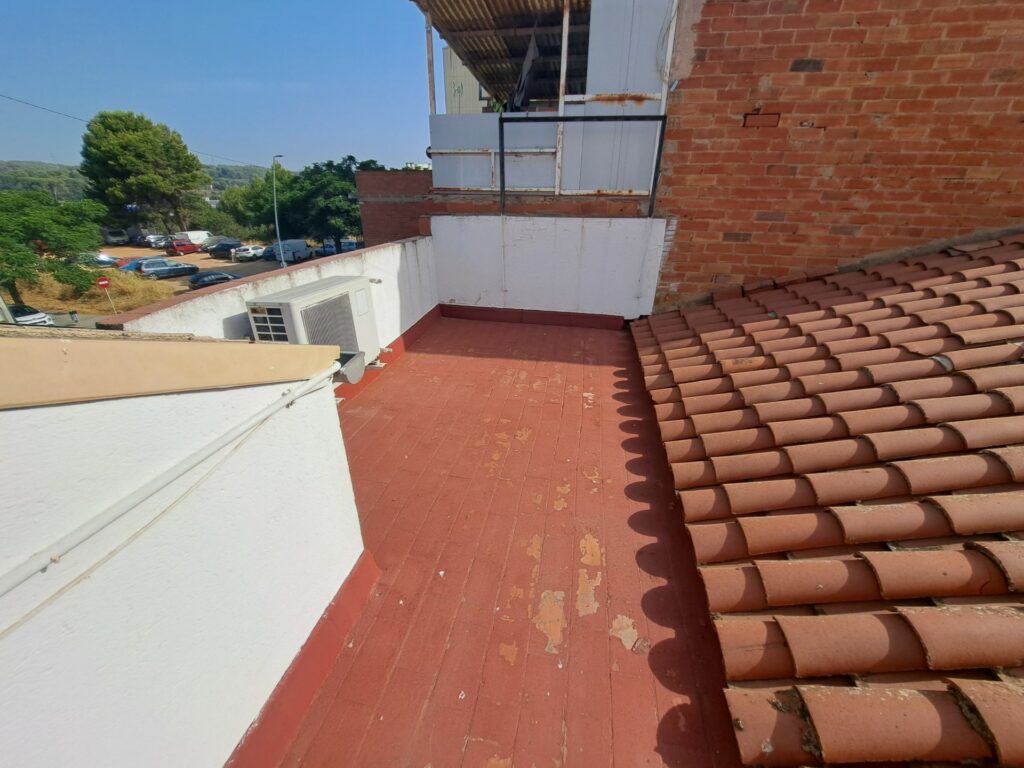 Casa amb terreny a la zona dels Mossos
