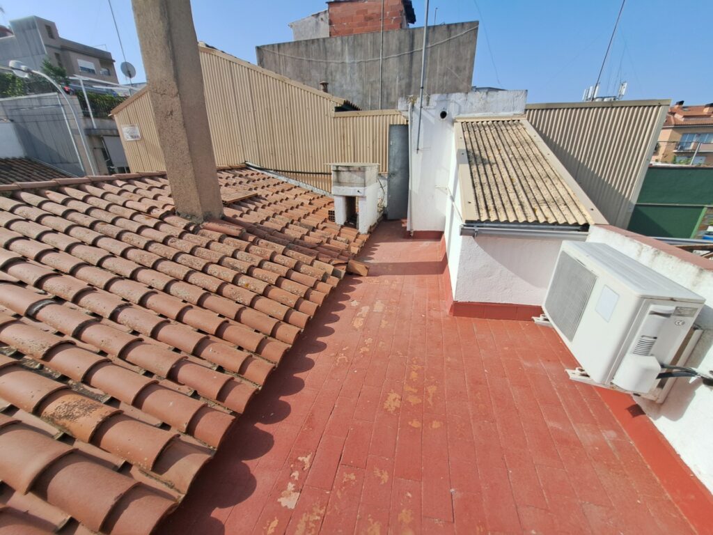 Casa amb terreny a la zona dels Mossos