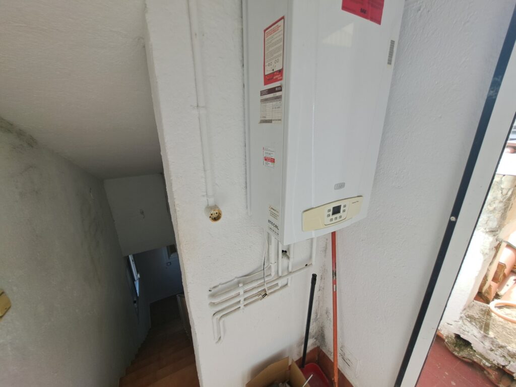 Casa amb terreny a la zona dels Mossos