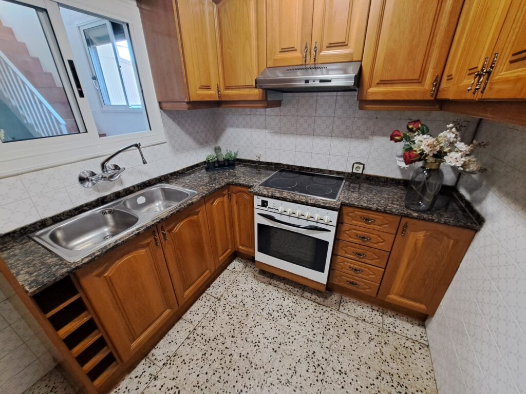 Casa amb terreny a la zona dels Mossos