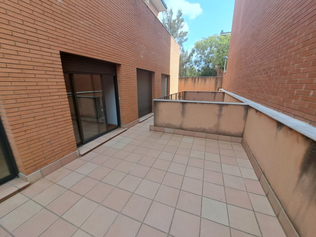 ¡Amplio local en alquiler en Rubí, ideal para tu negocio en Ca n´ Alzamora!
