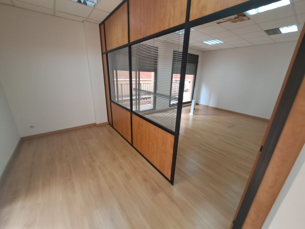 ¡Amplio local en alquiler en Rubí, ideal para tu negocio en Ca n´ Alzamora!