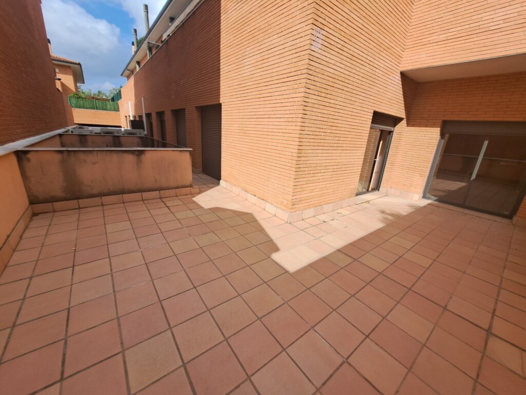 ¡Amplio local en alquiler en Rubí, ideal para tu negocio en Ca n´ Alzamora!