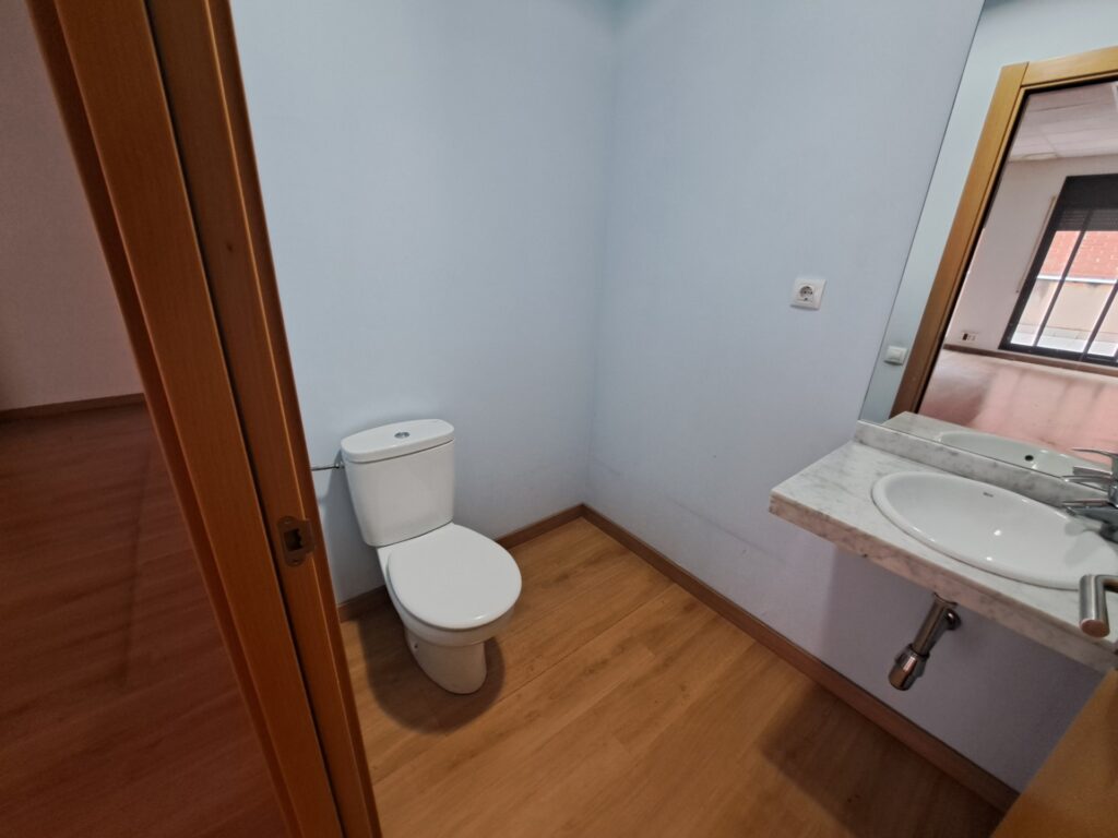 ¡Amplio local en alquiler en Rubí, ideal para tu negocio en Ca n´ Alzamora!